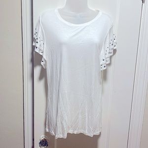 🌸NWT, Anna Sui, White, XX-Large Top w/Studs on Sleeves.